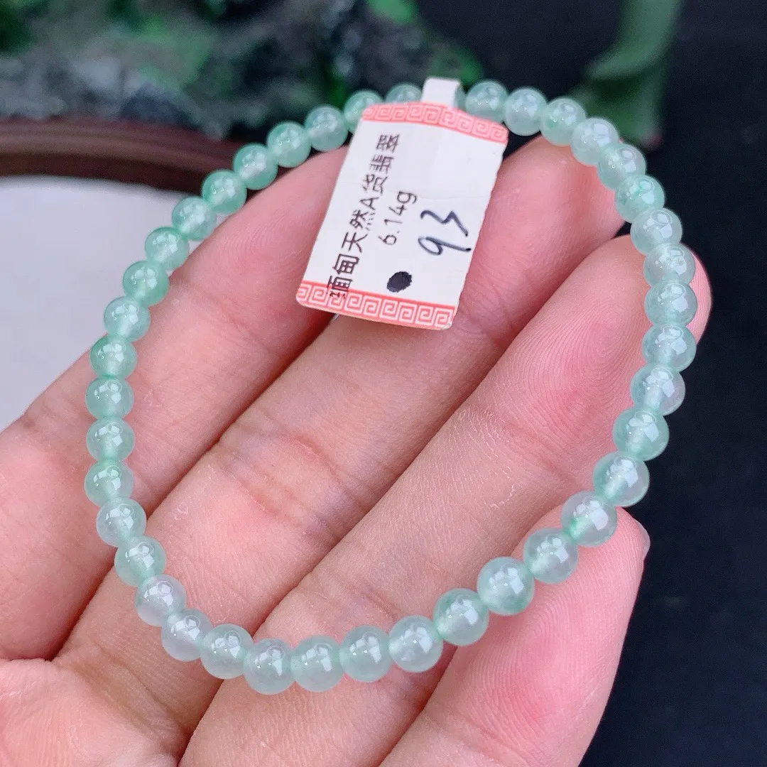 缅甸天然A货翡翠冰晴小米珠手串
尺寸4.5mm   重6.14g