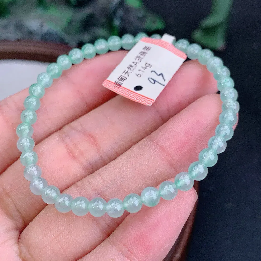 缅甸天然A货翡翠冰晴小米珠手串
尺寸4.5mm   重6.14g