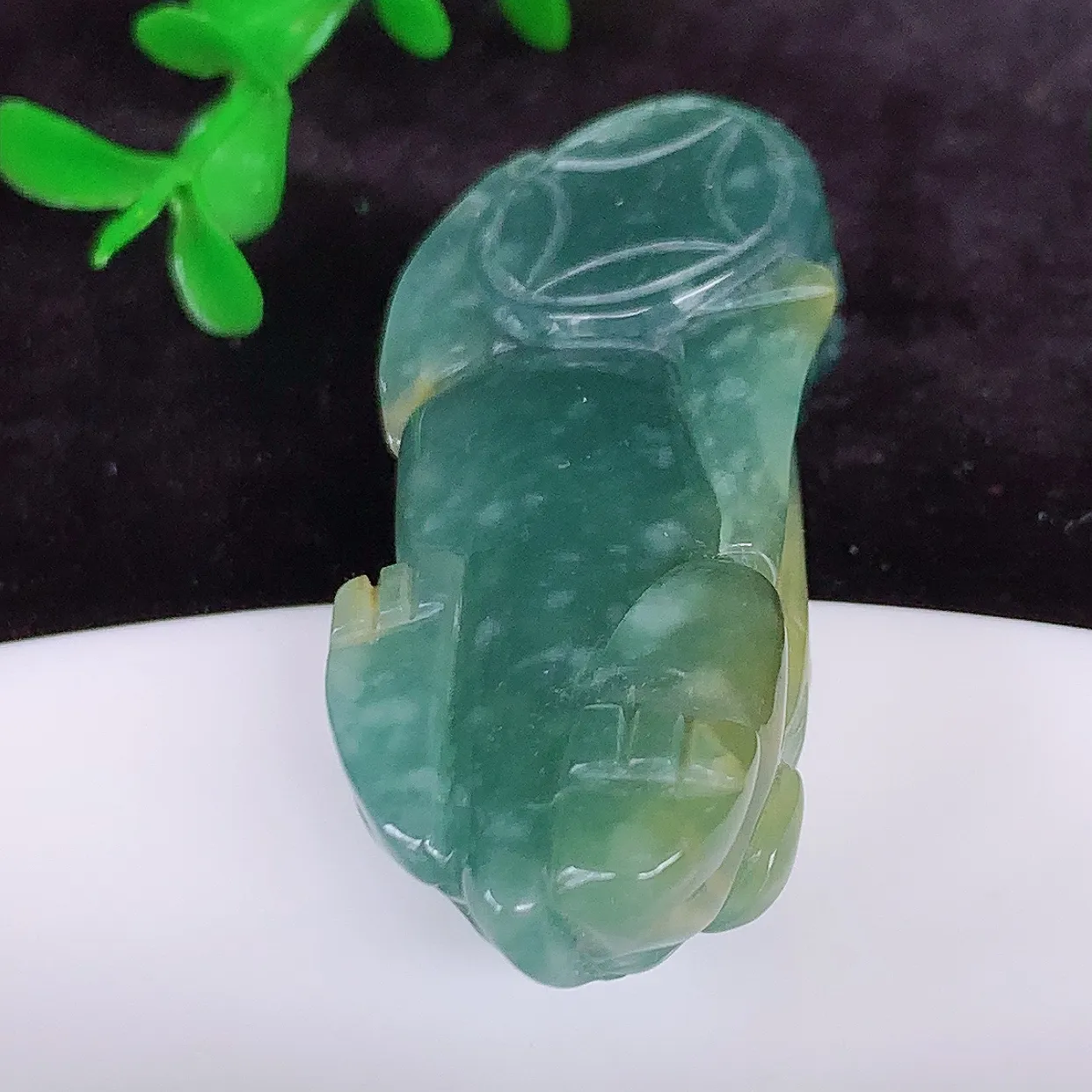 自然光实拍 冰糯种双彩招财貔貅吊坠 民间有“一摸貔貅运程旺盛 再摸貔貅财运滚滚， 三摸貔貅平步青云 ”的 美好祝愿#726.1尺寸48*20*13mm