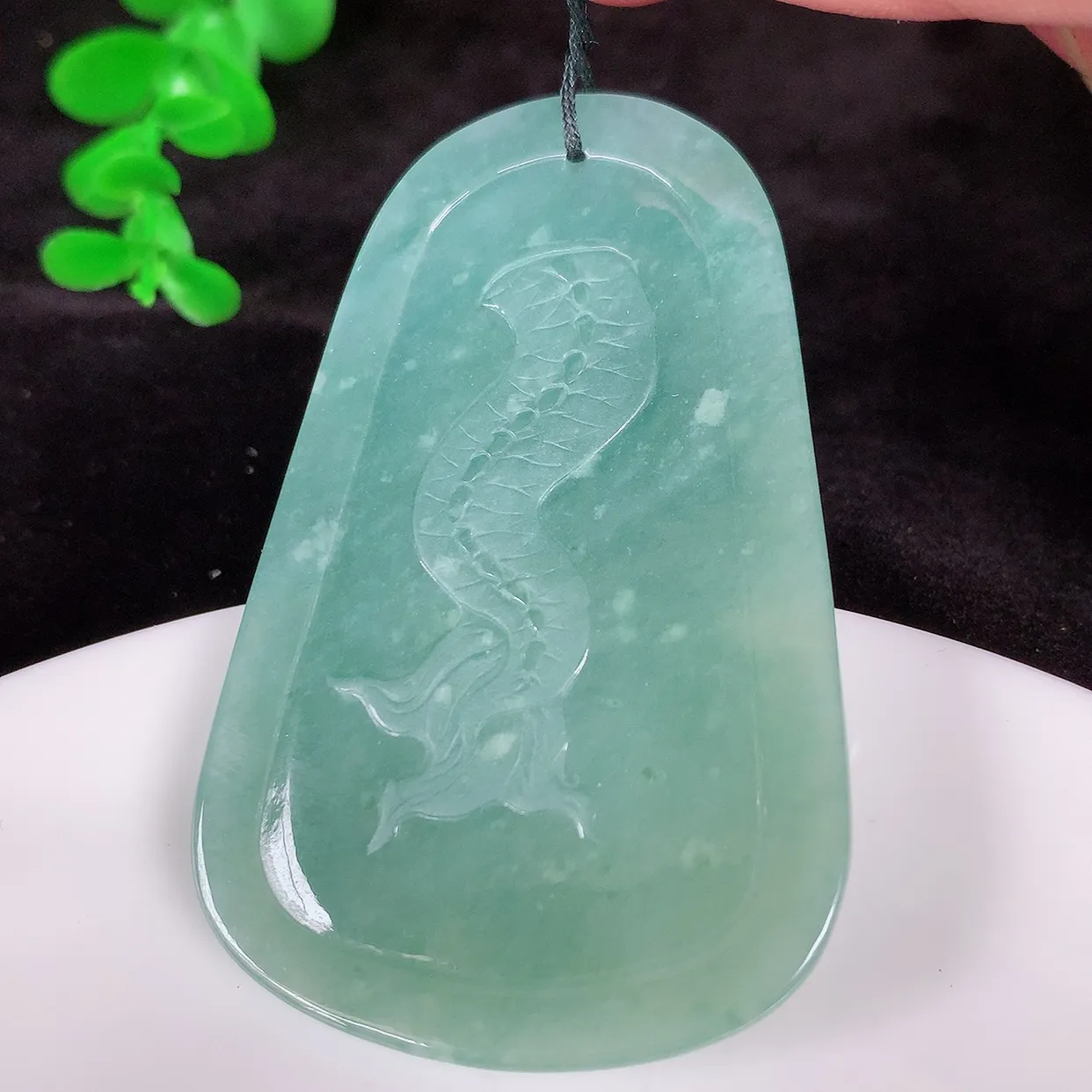 自然光实拍 冰糯种御龙观音吊坠，赐福翡翠观音，冰透，观音面相慈祥 雕琢细致 佩戴气质！#538.2尺寸61-39-6.5mm