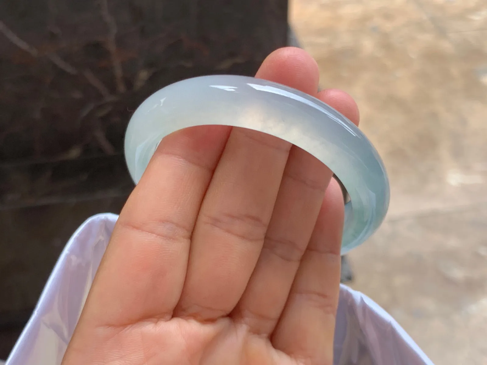 52.5-12-8mm
冰种飘花手镯 冰透起光