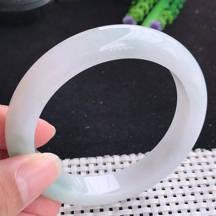 自然光60.5大圈口老坑精美温润飘花手镯翡翠玉镯尺寸60.5/12.8/9.6