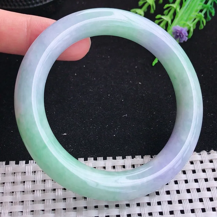 自然光56圈口老坑精美温润春带彩圆条手镯翡翠玉镯尺寸56/10.5/10.7
