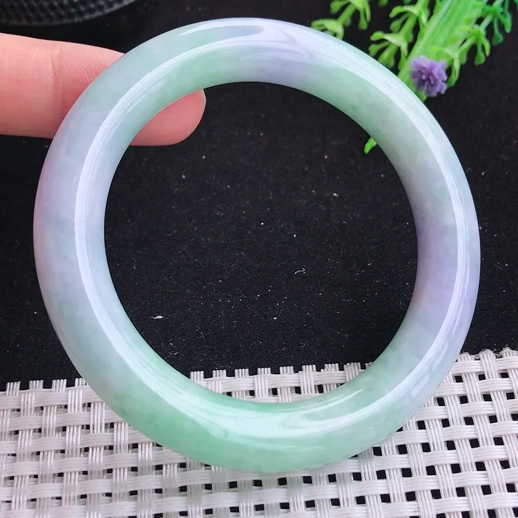 自然光56圈口老坑精美温润春带彩圆条手镯翡翠玉镯尺寸56/10.5/10.7