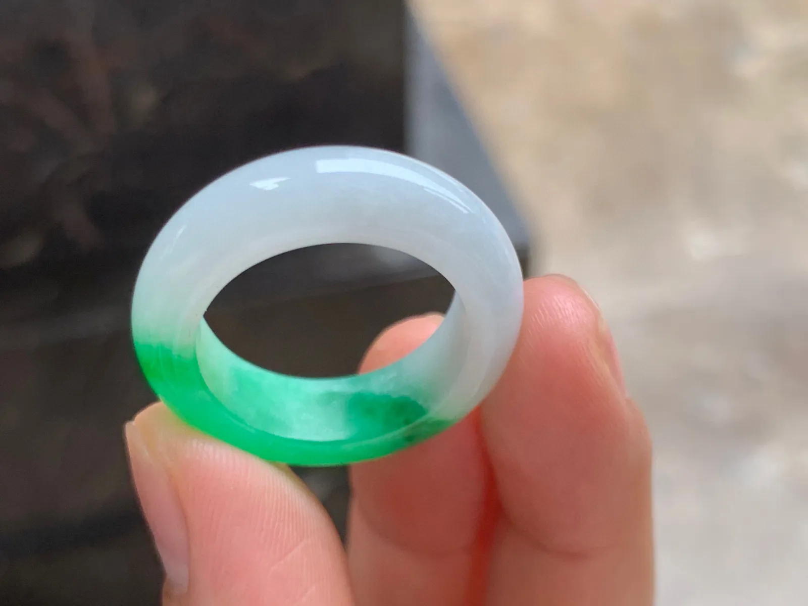 阳绿色指环 色阳 玉质温润 大气
