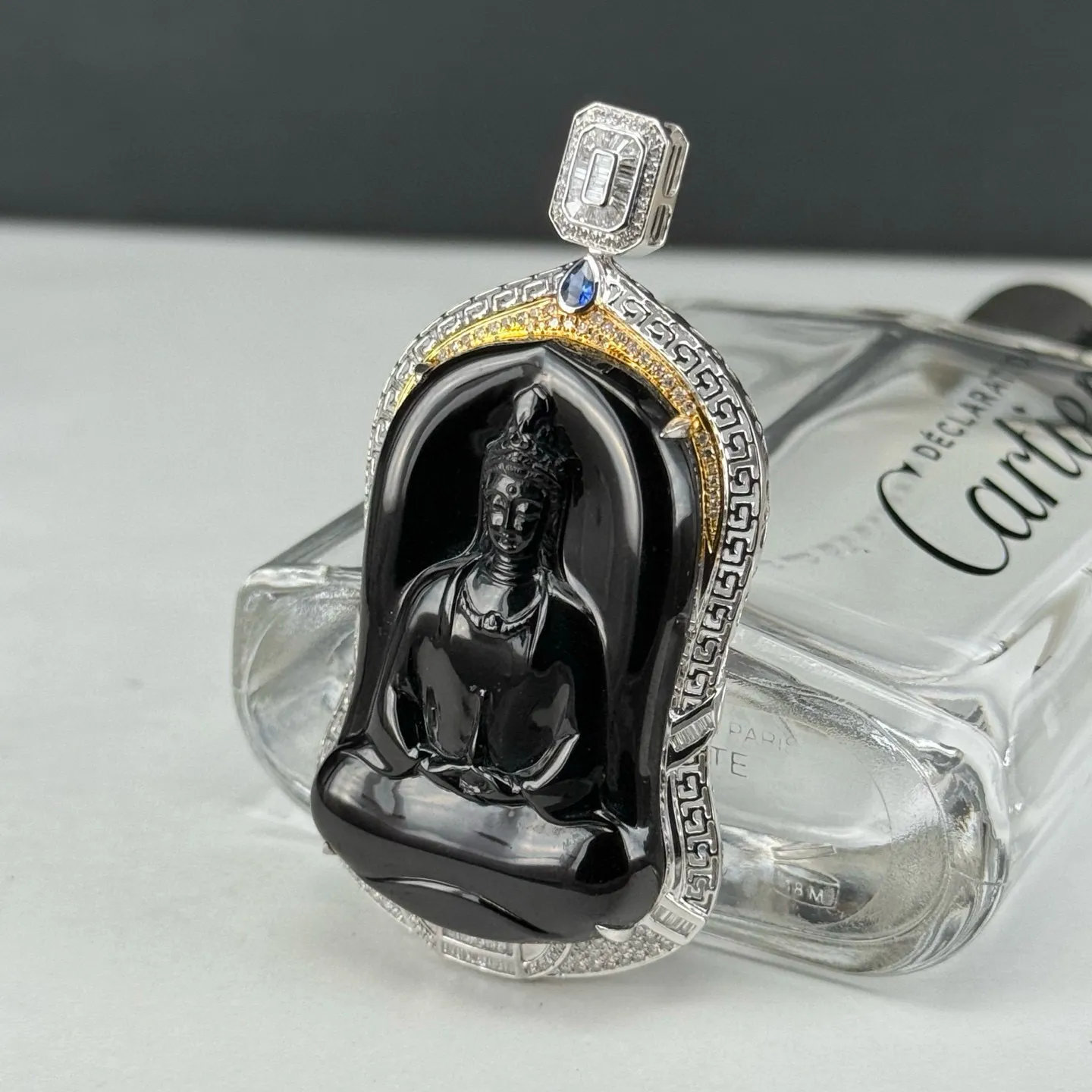 精品18k墨翠观音 种好色正 黑度极好 打灯通透 油性十足 尺寸60.4