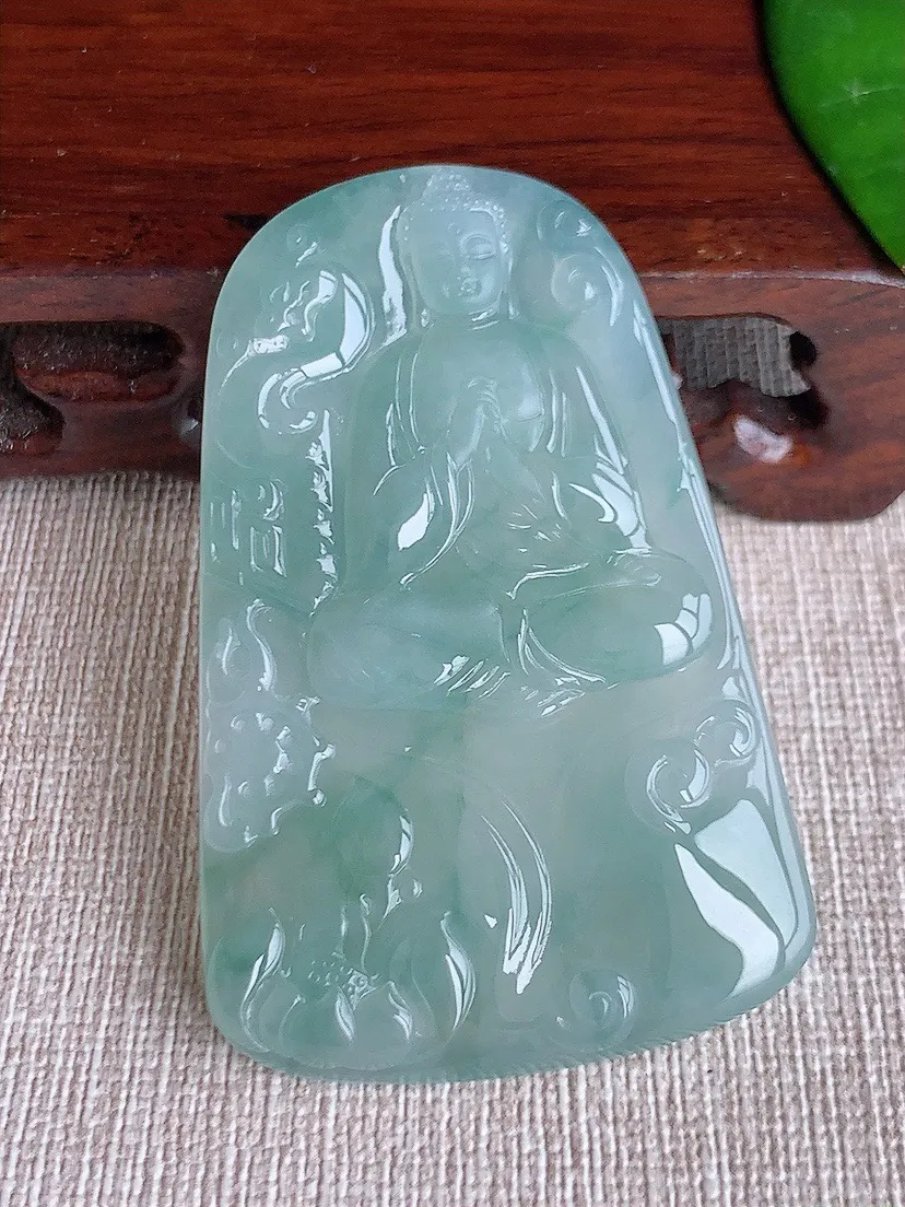 a货翡翠老坑冰种飘花大日如来吊坠 尺寸59.3×37.6×5.2mm 重量26.58g 0604