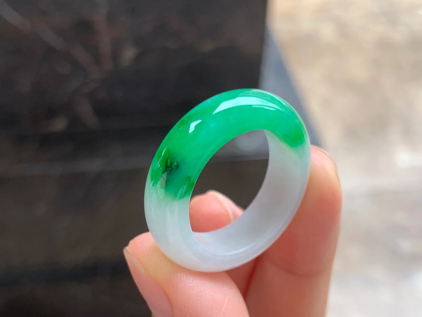 阳绿色指环 色阳 玉质温润 大气