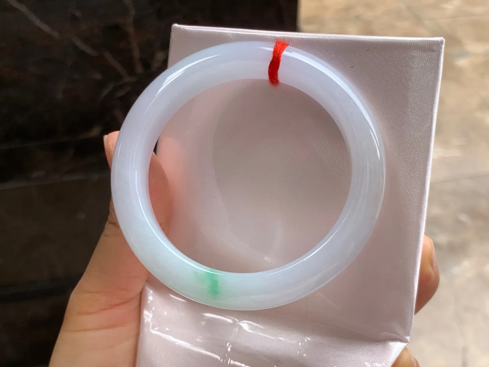 54-12-9mm
飘绿手镯 底子细腻 清爽