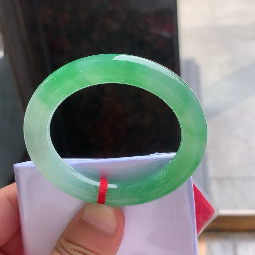 圆条高冰阳绿 微纹 尺寸:50.1/10.4/9.7 种色俱佳