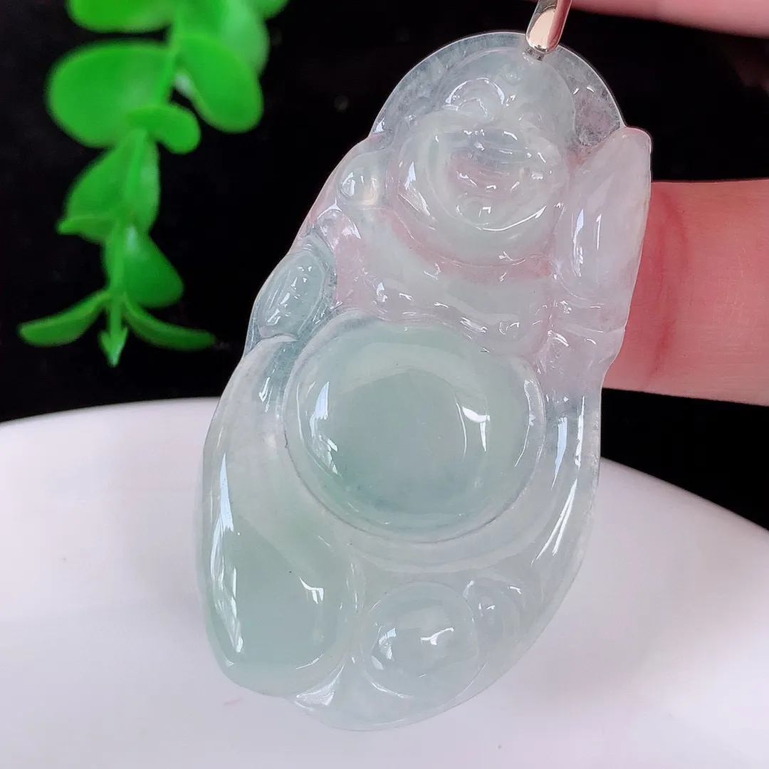 自然光实拍 冰种布袋佛翡翠吊坠 代代有财， 灼灼生辉 澄净美好的布袋福佛 形态极为讨喜，可爱憨然#211.1尺46.5*26.5*5mm