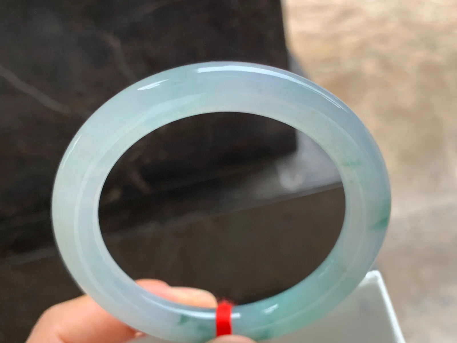 55.5-9mm
冰种飘花圆条手镯 水润冰透 清爽