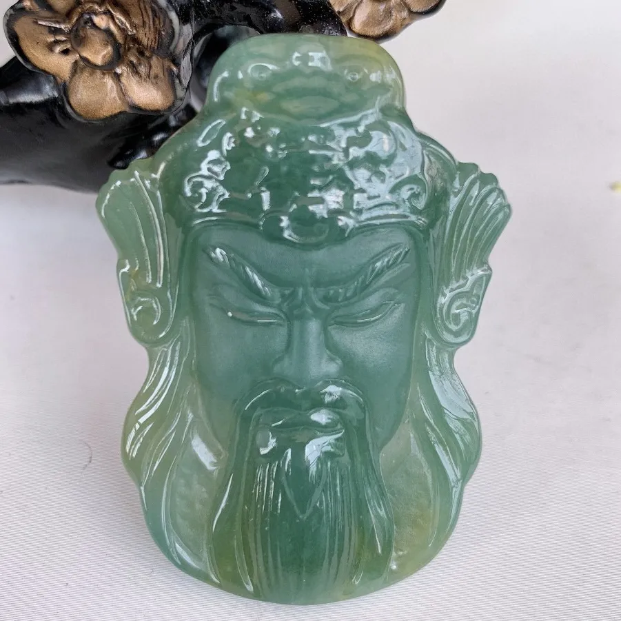 自然光实拍 冰糯种双彩关公翡翠吊坠 种好起光，玉质细腻 招财纳福  时‮大尚‬方，款式新莹，佩戴优雅