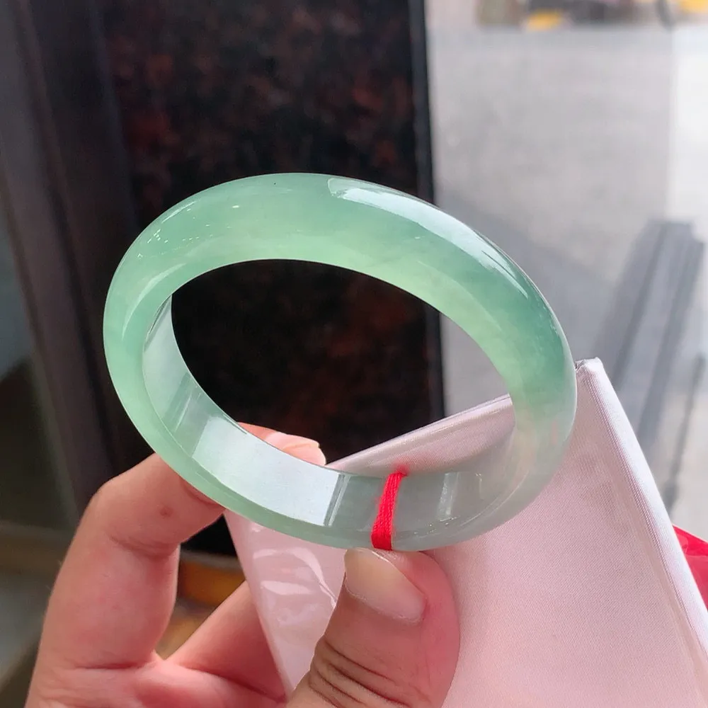 正圈高冰阳绿 无瑕 尺寸:56.1/13.7/7.8 种色兼备️️