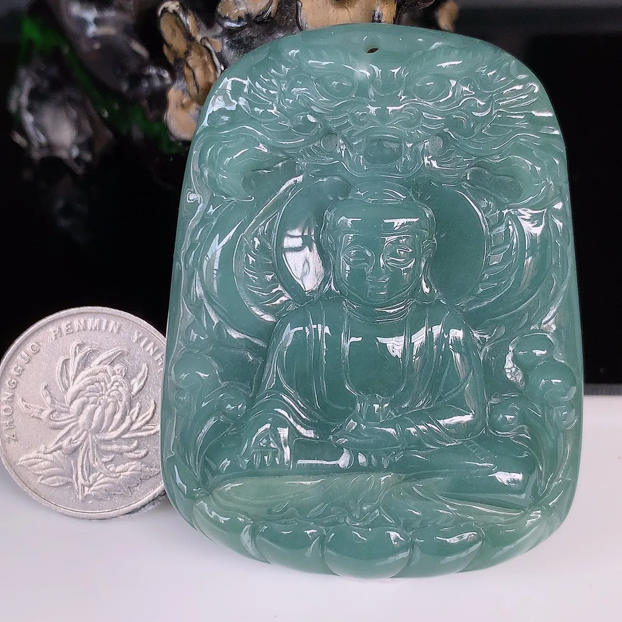 自然光实拍，精品大日如来 冰糯种满色翡翠大日如来 佛祖 法相端庄静美 普度众生 #365.1尺寸60*46*9.5mm