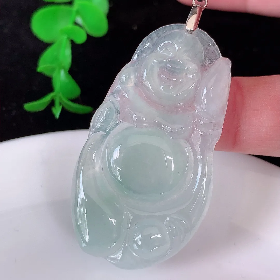 自然光实拍 冰种布袋佛翡翠吊坠 代代有财， 灼灼生辉 澄净美好的布袋福佛 形态极为讨喜，可爱憨然#211.1尺46.5*26.5*5mm