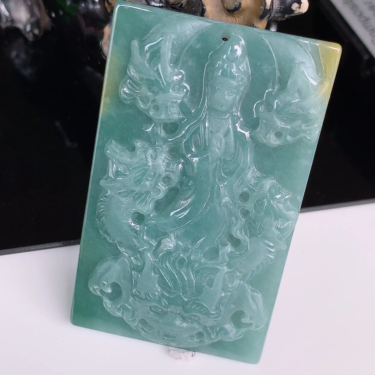 自然光实拍，冰润双彩祥龙观音吊坠，种老水足，水润通透，雕工精致 慈祥端庄，美观亮丽#118.4尺寸62*38*6mm