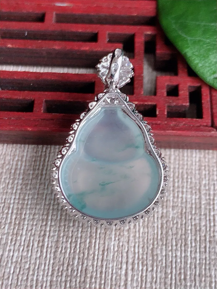 a货翡翠老坑冰种18K金伴钻镶嵌飘花葫芦吊坠 尺寸31.5×20.4×9.8裸石20.3×17.4mm 重量4.68g 0604