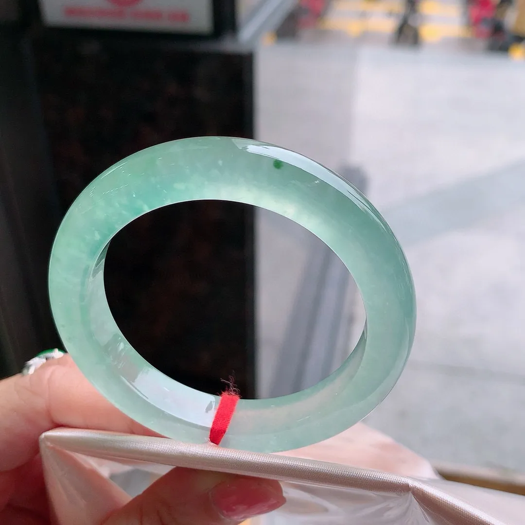 玻璃种阳绿飘雪花棉 一丝细线 尺寸:52.1/10.3/8.8 种色俱佳 高品质