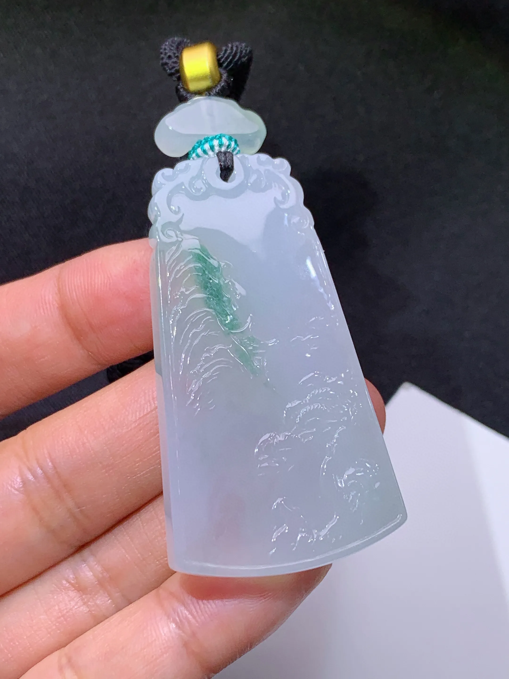 冰飘花山水牌，冰润细腻，种老水足，整体尺寸52.5*28.9*5.5
