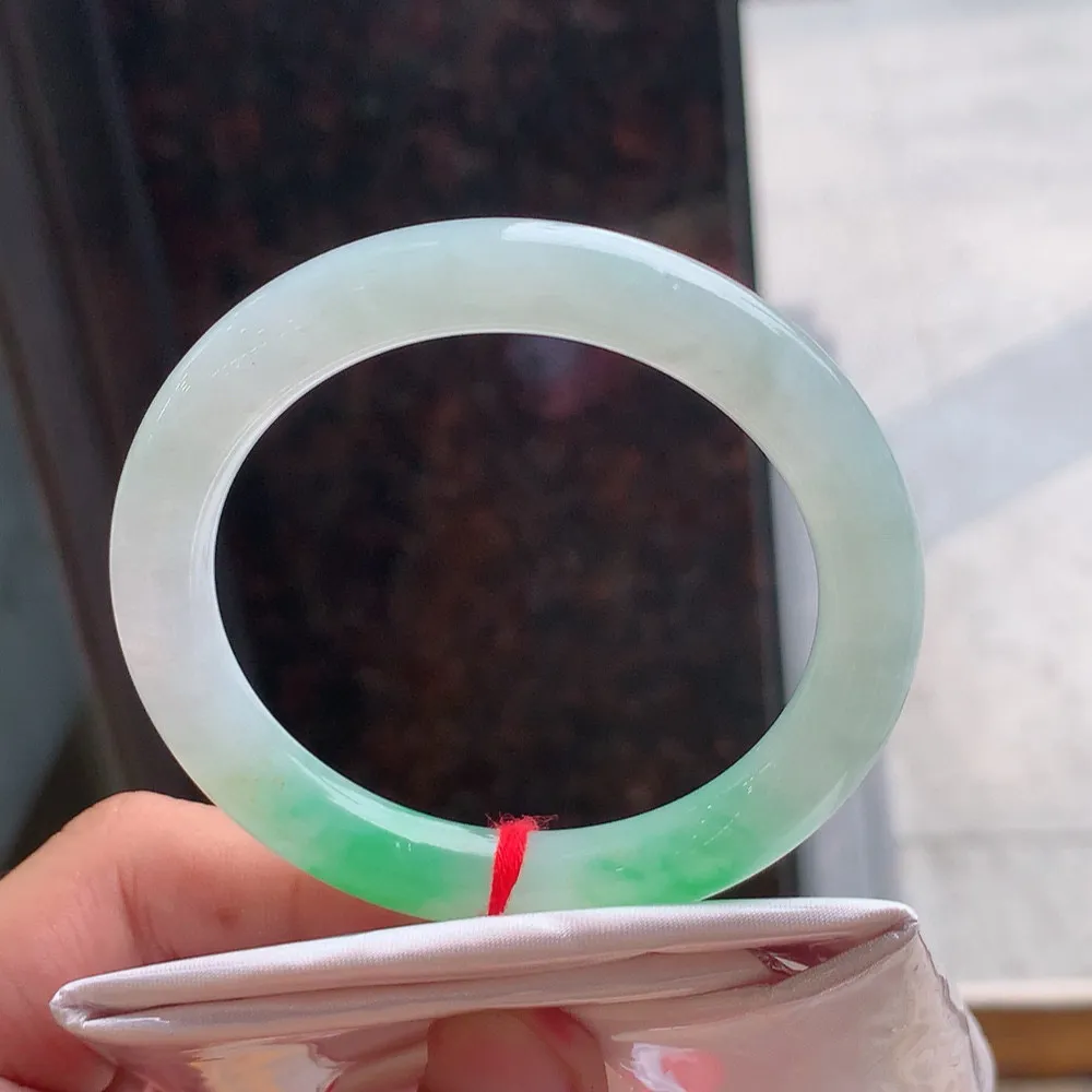 圆条冰阳绿 内圈微纹 尺寸:53.8/9 种色兼备