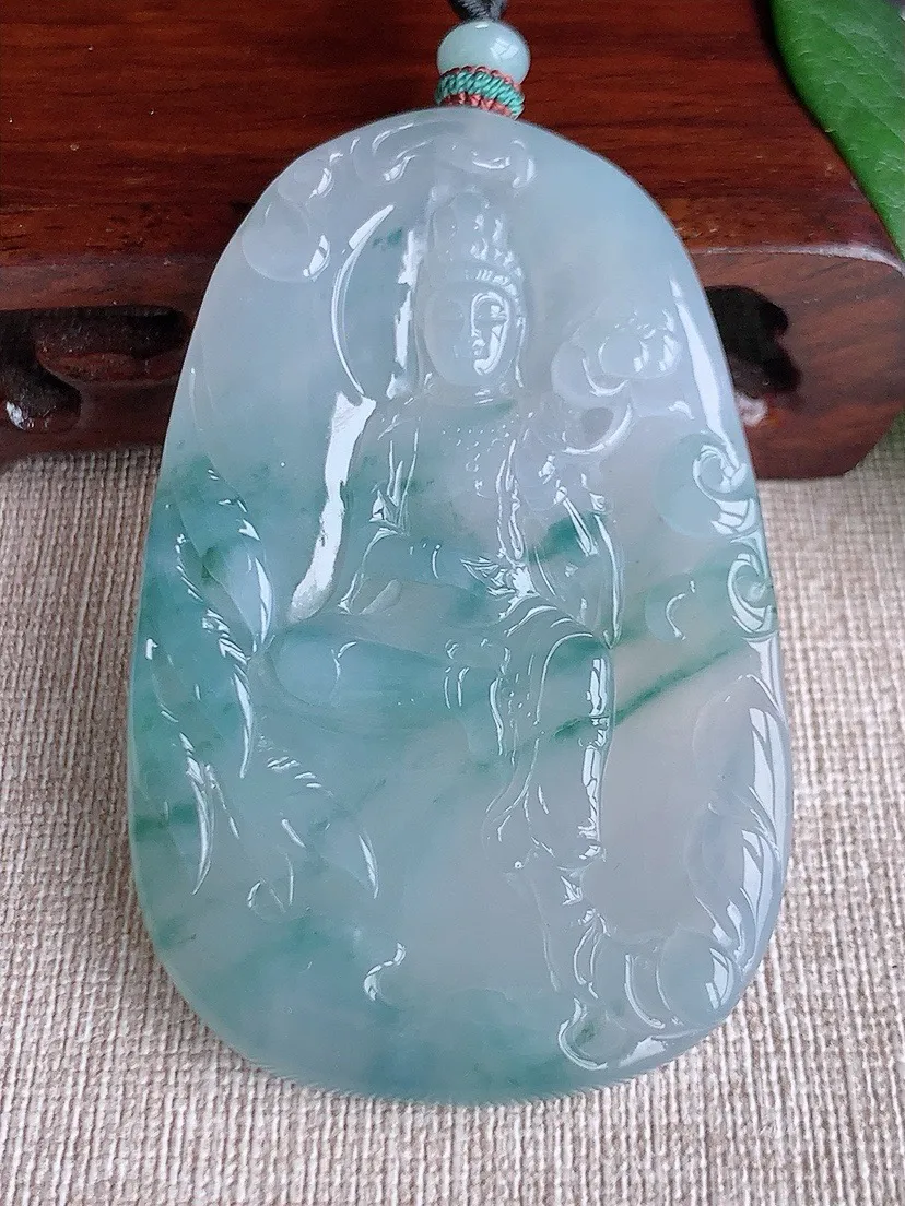 a货翡翠老坑冰种飘花大势至菩萨吊坠 尺寸69.8×43.7×5.4mm 重量46.07g 0604