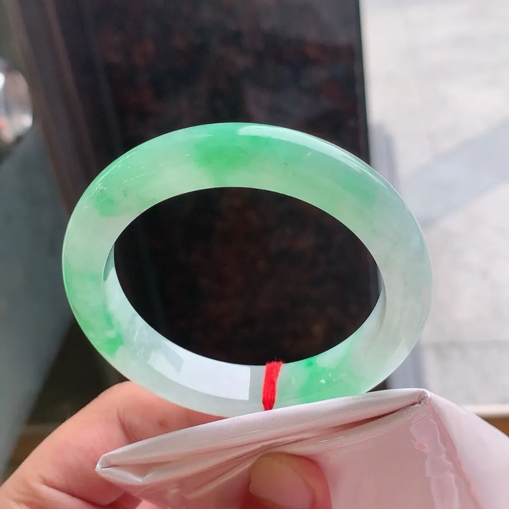 正圈高冰阳绿 无瑕 尺寸:56.4/11.7/9.2 种色俱佳