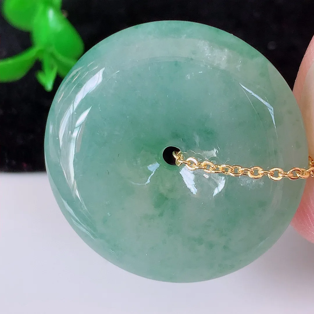 自然光实拍 冰飘花平安扣吊坠 水润光泽，灵动飘逸 寓意平平安安  佩戴上身效果端庄漂亮！#008.2尺寸26.5*5.2mm