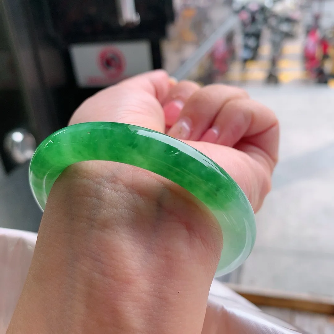圆条高冰阳绿 一丝细纹 尺寸:51.2/9.1 种色俱佳