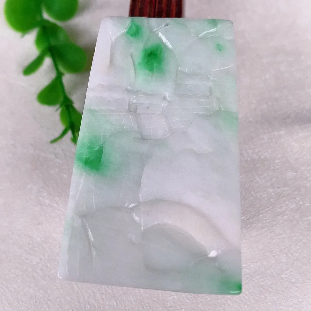 自然光实拍 冰润飘阳绿山水牌翡翠吊坠，种老水足 水润精细雕工精湛 寓意美好 佩戴精美！#634.1尺寸57*33.5*6mm