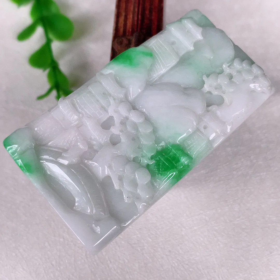 自然光实拍 冰润飘阳绿山水牌翡翠吊坠，种老水足 水润精细雕工精湛 寓意美好 佩戴精美！#634.1尺寸57*33.5*6mm