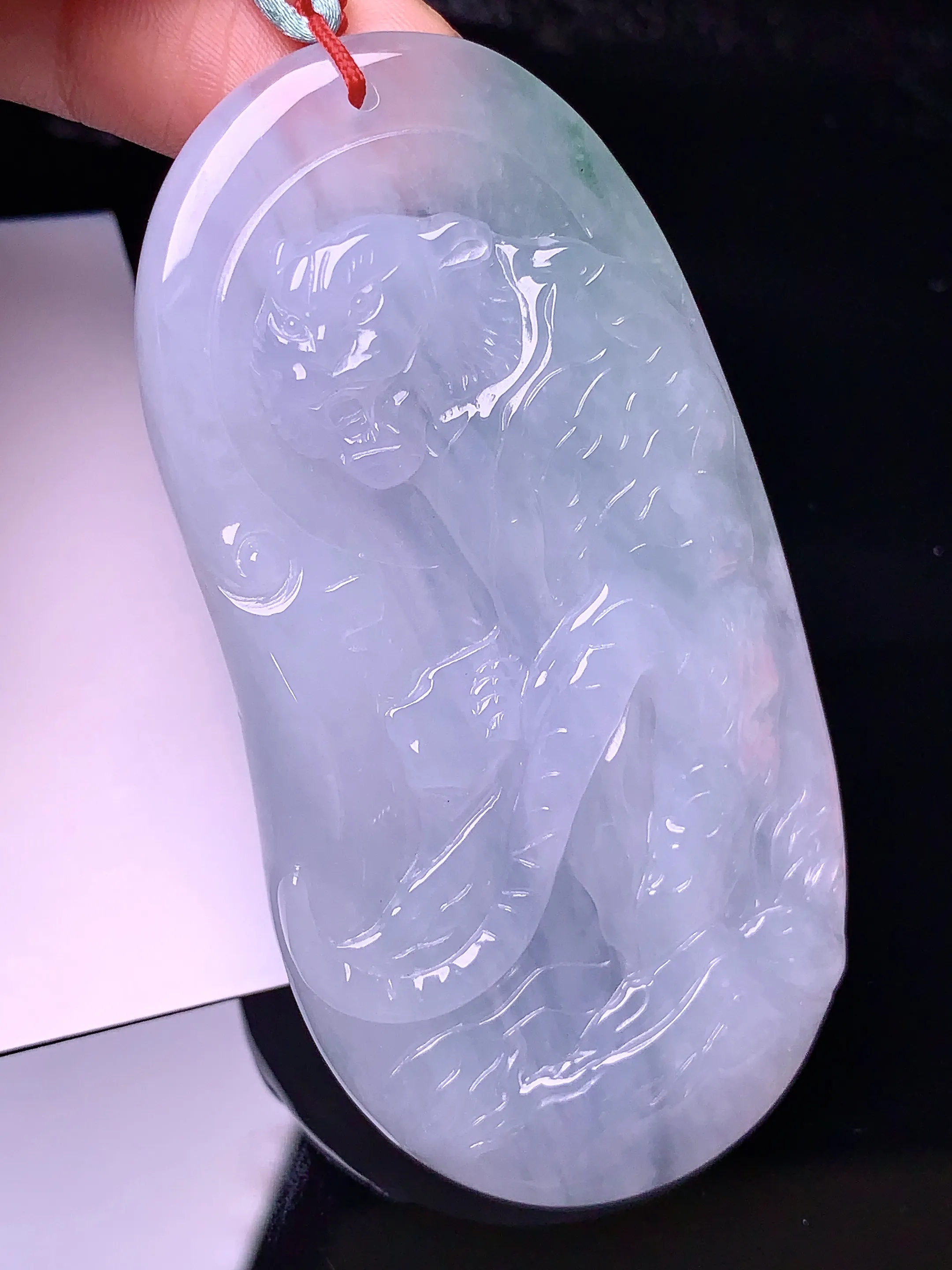 生肖虎牌吊坠 玉质细腻 色泽艳丽 整体尺寸72.5*37.2*6.8