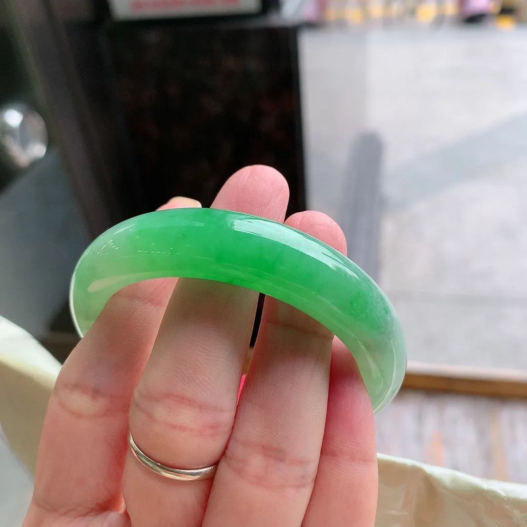 正圈冰阳绿 无瑕 尺寸:52.7/12.8/8.2 种色兼备️️