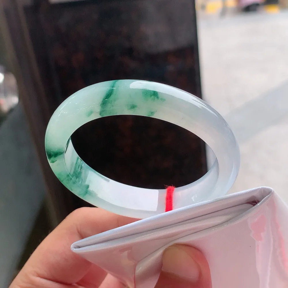 贵妃高冰飘花 无瑕 尺寸:52.2/44.5/12.1/7.3 花美 种水好️️
