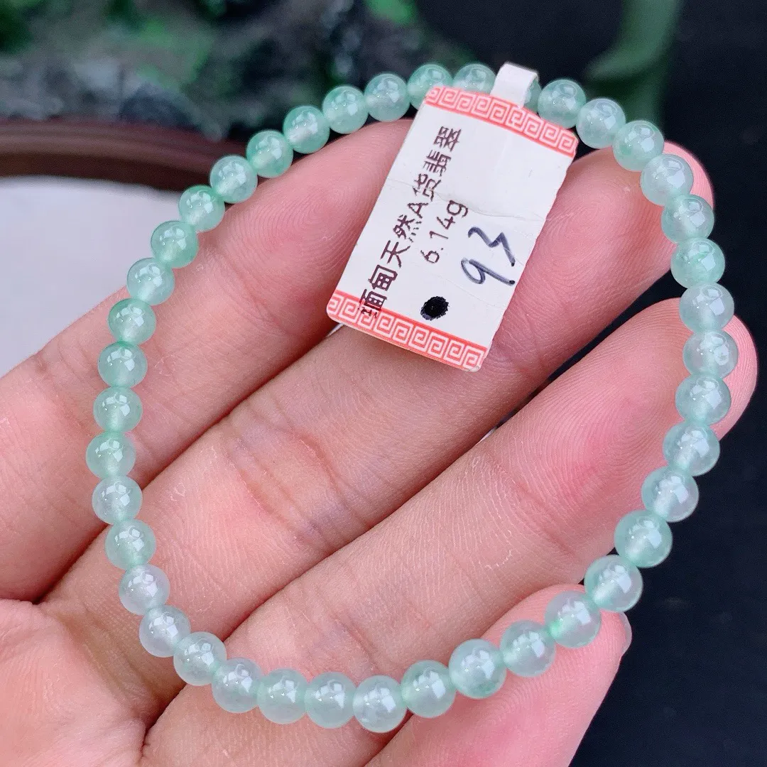 缅甸天然A货翡翠冰晴小米珠手串
尺寸4.5mm   重6.14g