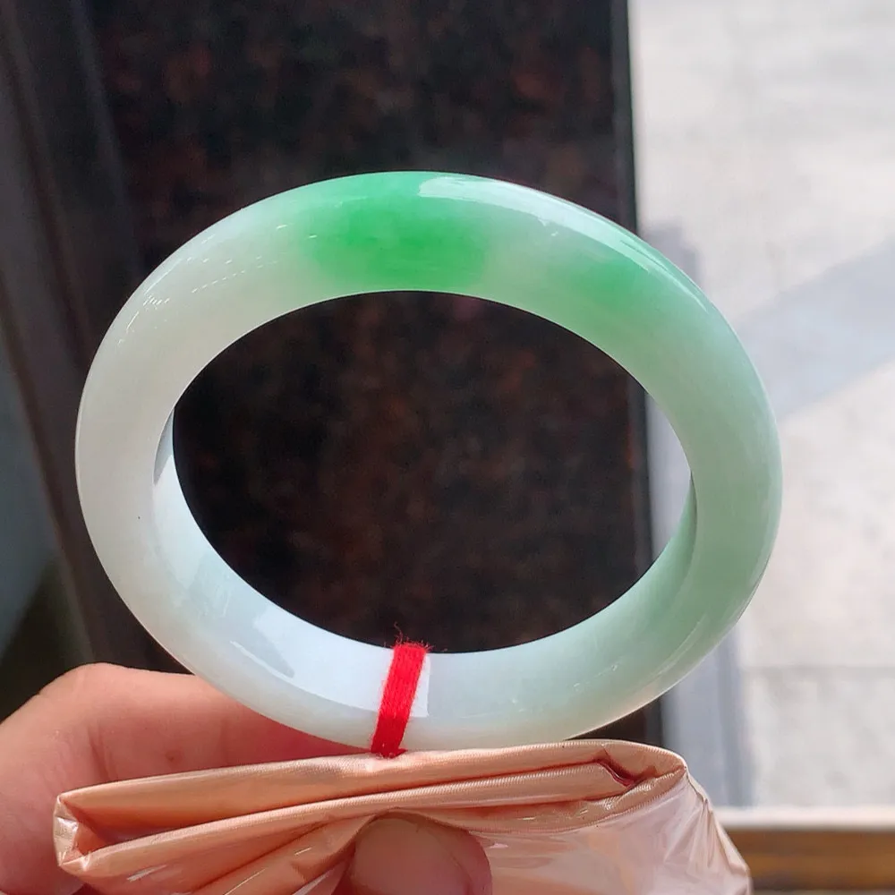 正圈冰阳绿 一丝细纹 尺寸:60.4/12.6/9.6 色阳️️