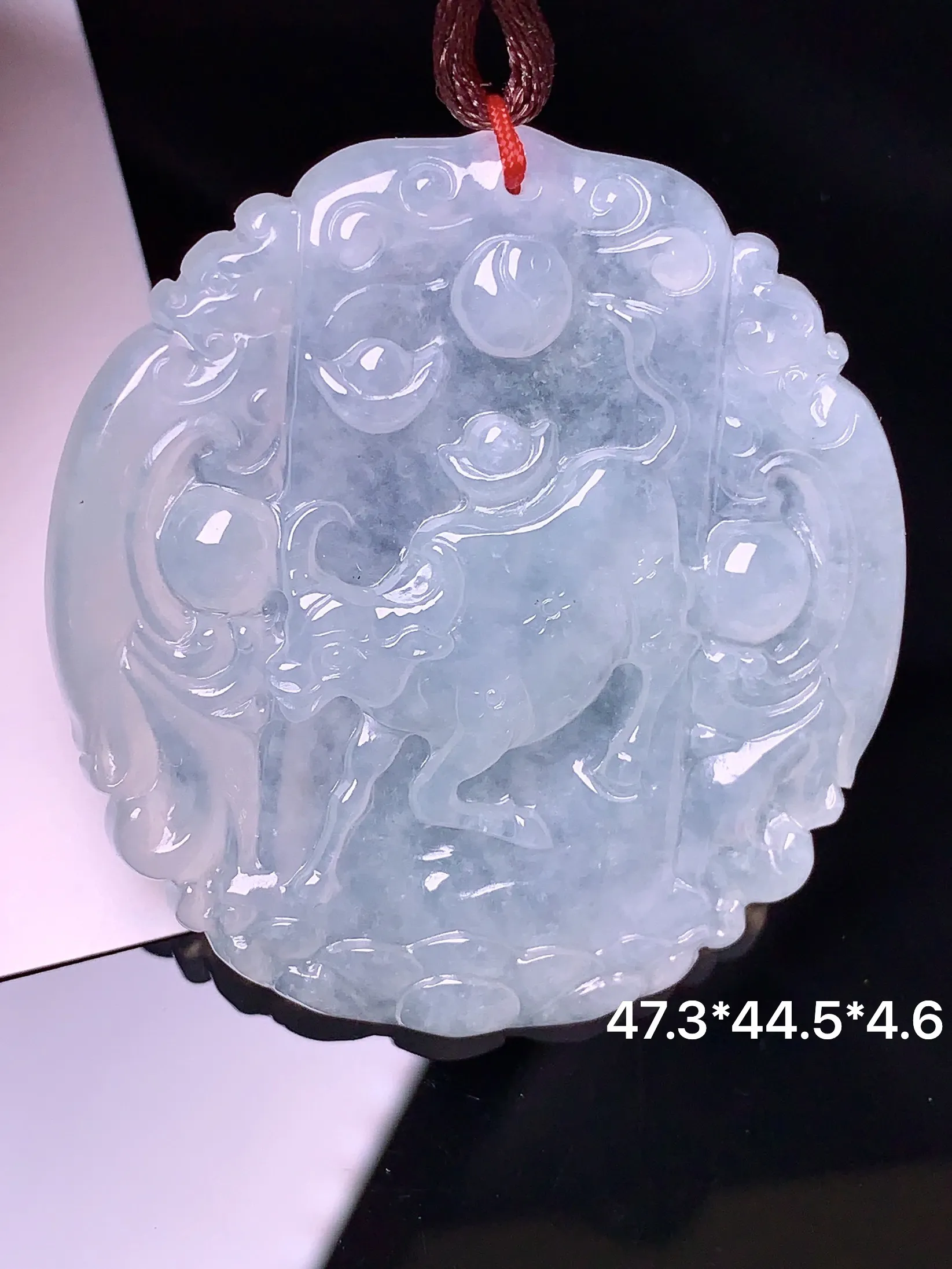 冰种生肖牛牌吊坠 玉质细腻 色泽艳丽 整体尺寸47.3*44.5*4.6