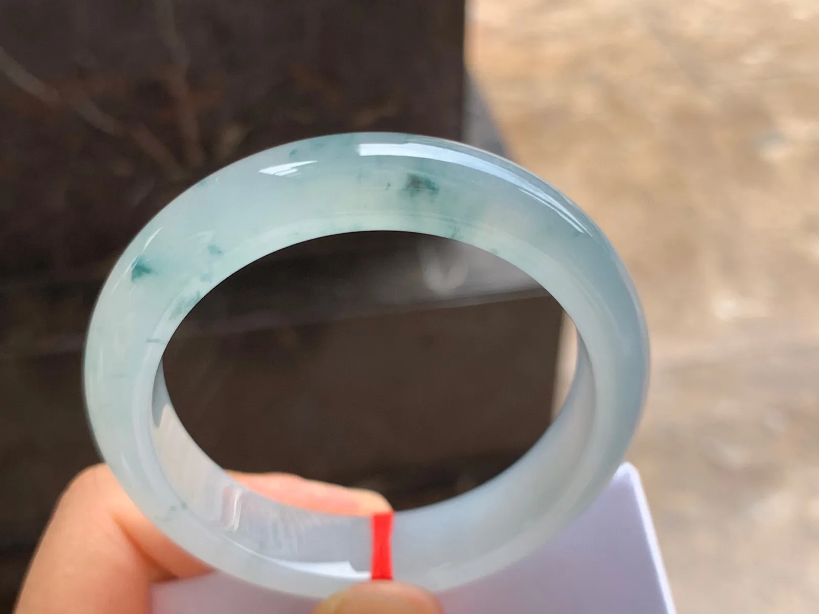 52.5-12-8mm
冰种飘花手镯 冰透起光