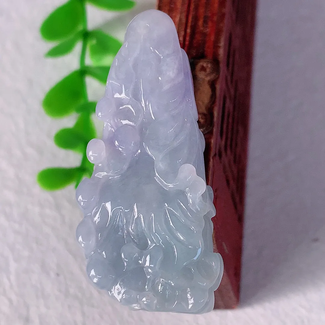 自然光实拍，冰润紫罗兰翡翠白菜吊坠 百财聚来，财源滚滚，精工水润的白菜 十分厚实，性价比高！#061.4尺寸45*21*10mm