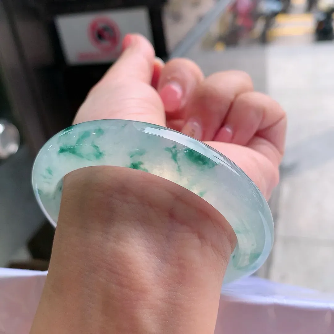 正圈冰玻飘花 无瑕 尺寸:57.4/12.2/8.9 花美 种水好