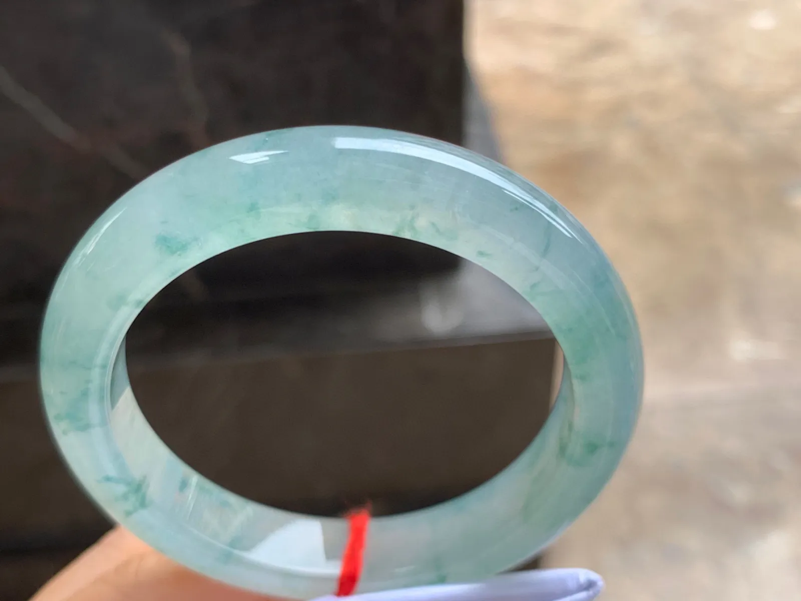 58.5-12-9mm
冰种飘花手镯 水润冰透 花色灵动