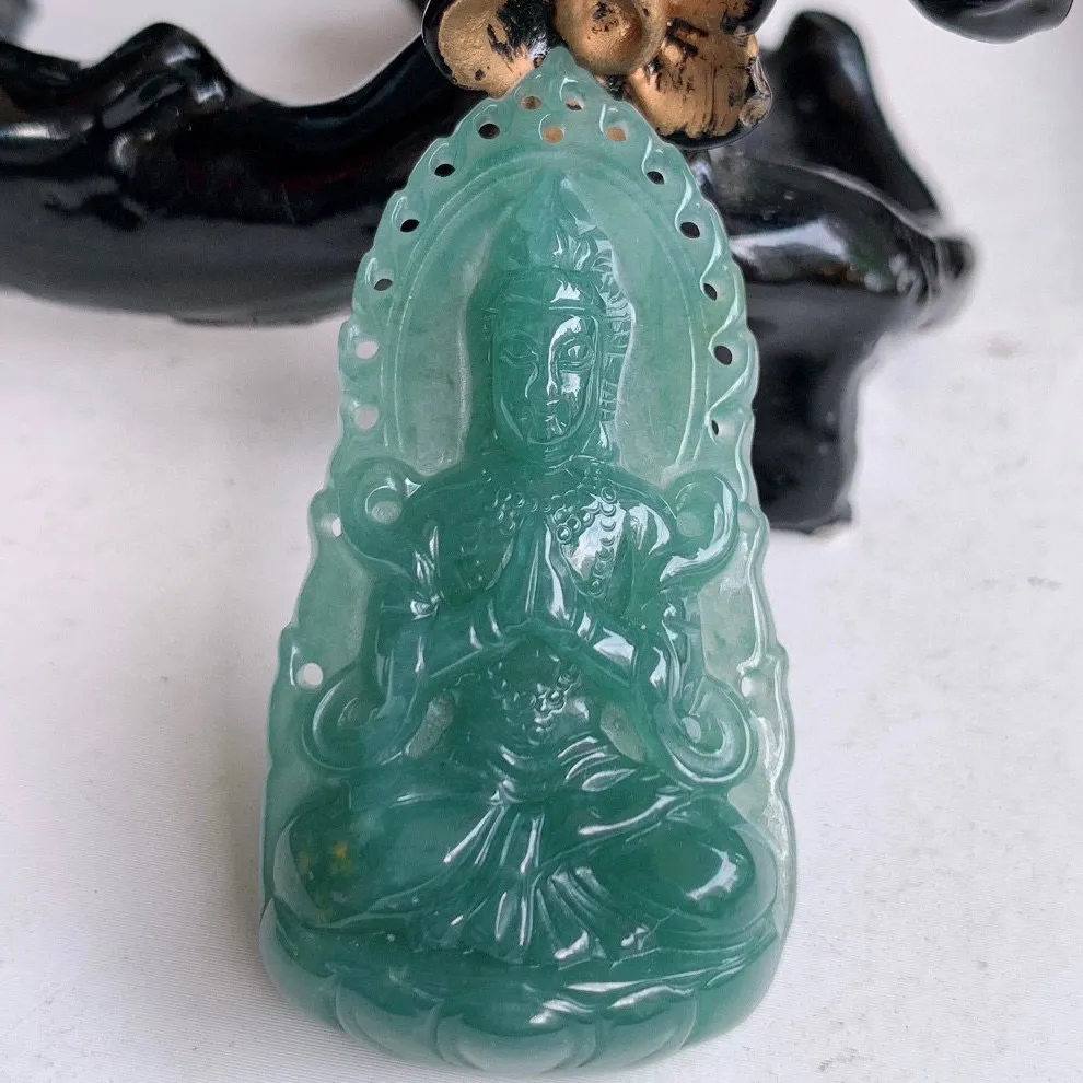自然光实拍 冰满色观音吊坠，翡翠赐福观音，冰透水润，庇佑守护 种水足 工艺精致，送礼或自留佳选！#404.3尺寸50*26*7.5mm