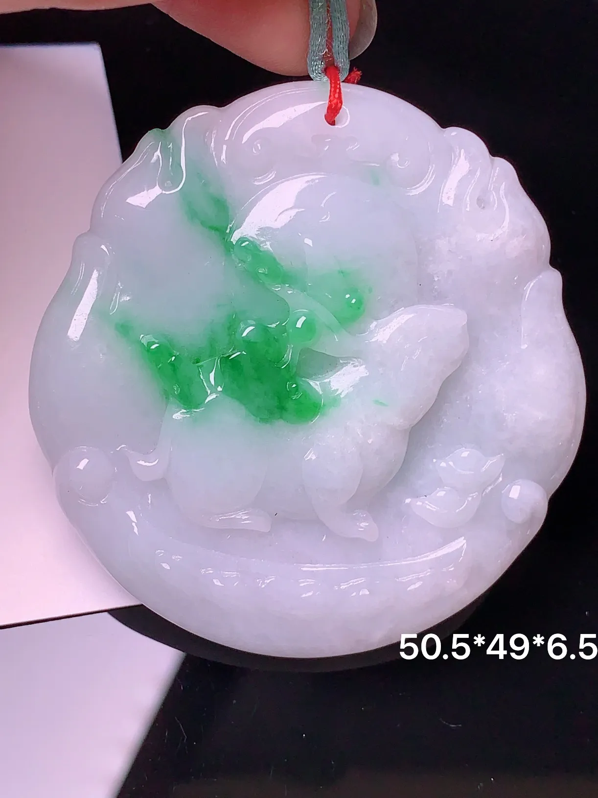 生肖兔牌吊坠 玉质细腻 色泽艳丽 整体尺寸50.5*49*6.5