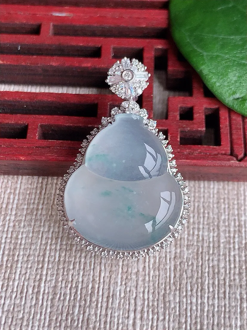 a货翡翠老坑冰种18K金伴钻镶嵌飘花葫芦吊坠 尺寸31.5×20.4×9.8裸石20.3×17.4m