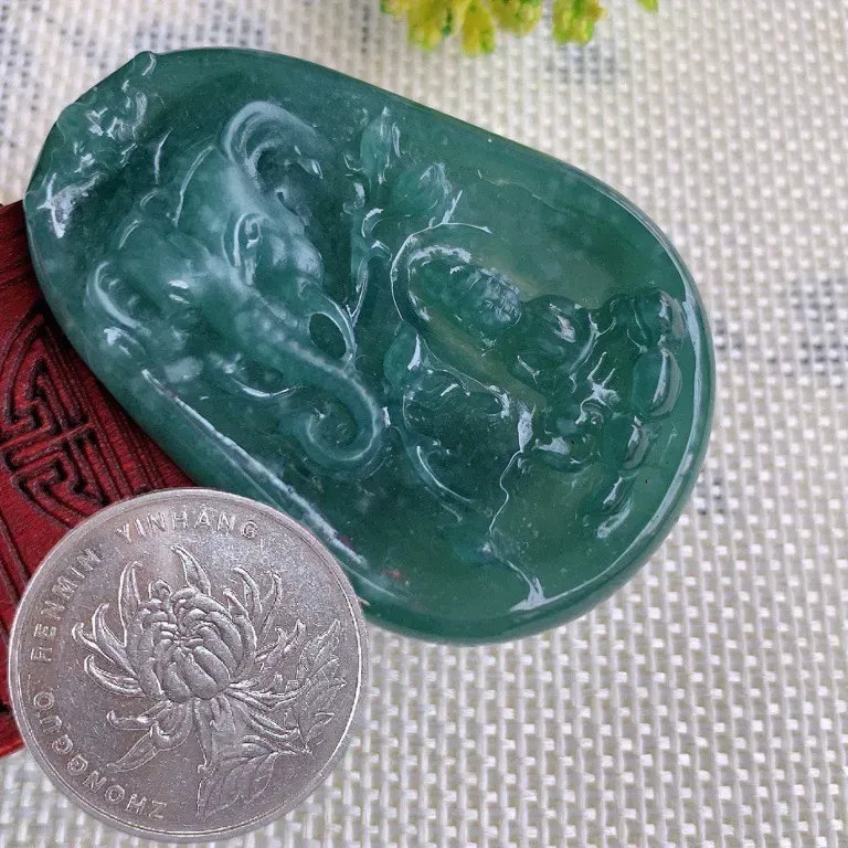 自然光实拍，冰满色普贤菩萨翡翠吊坠 A货翡翠赐福观音，功德圆满，佛光普照 普度众生#231.4尺寸51.5-36*6.8mm