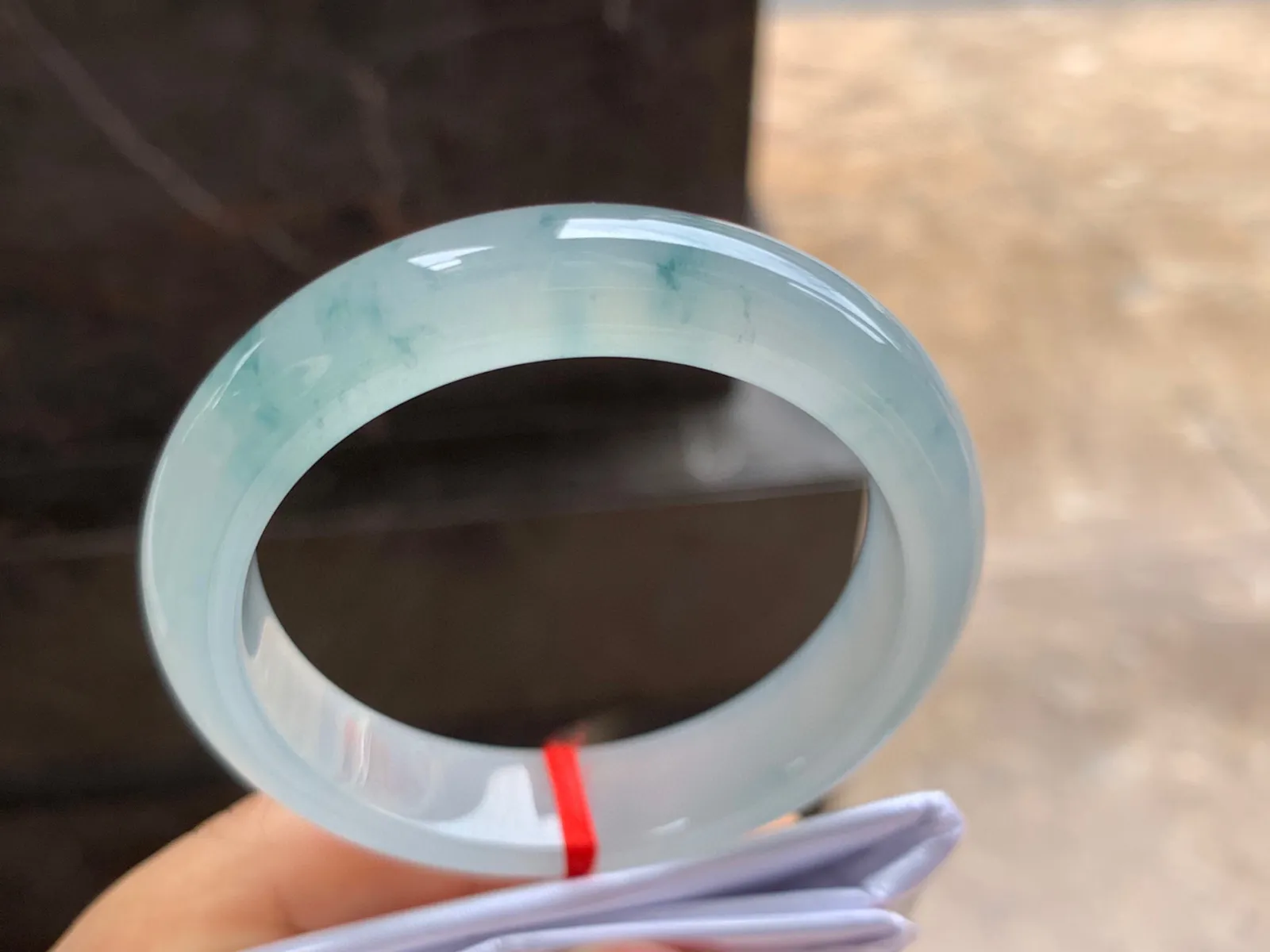 52.5-12-8mm
冰种飘花手镯 冰透起光