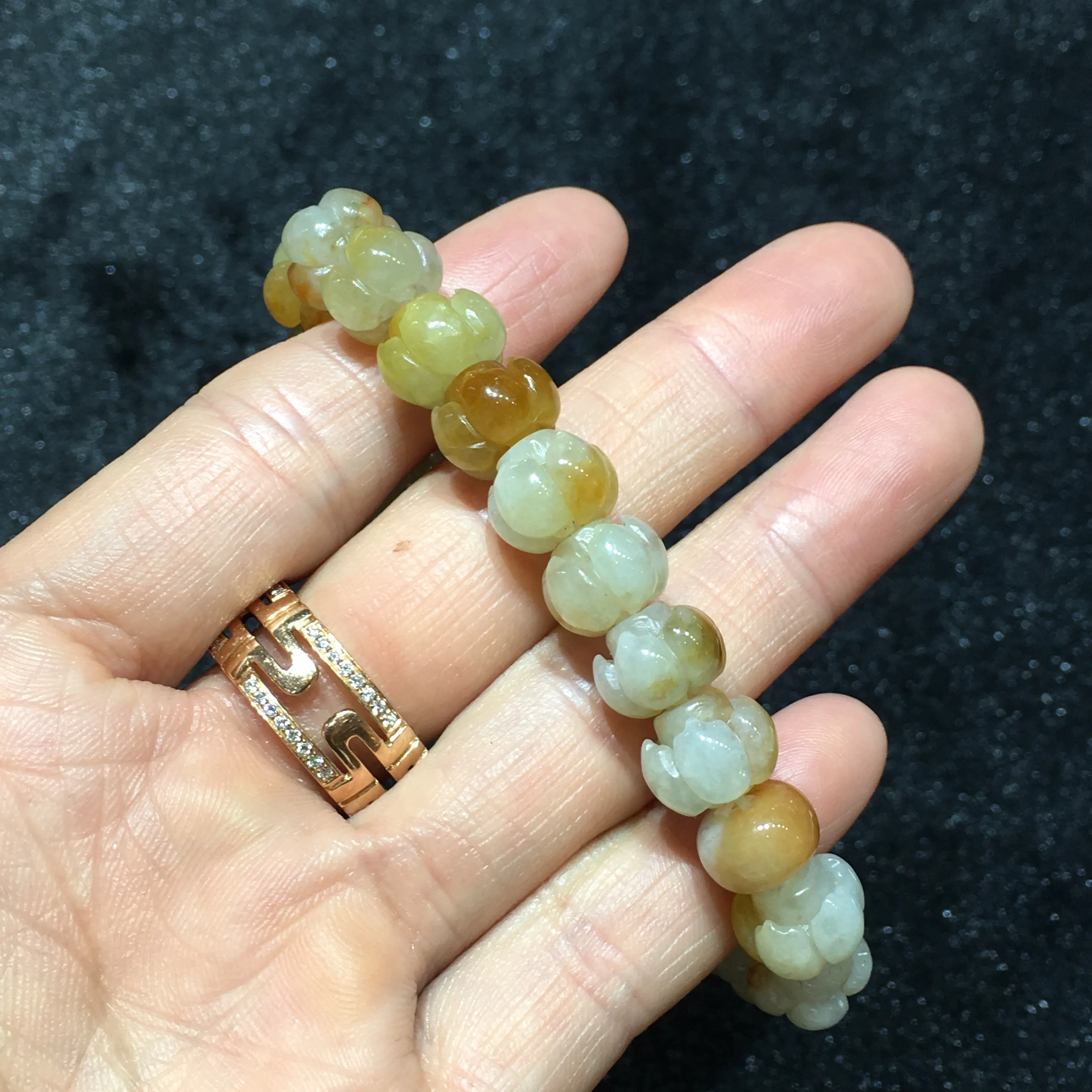 冰糯种黄翡莲花手串 裸石尺寸10-6毫米 玉质细腻 款式精美