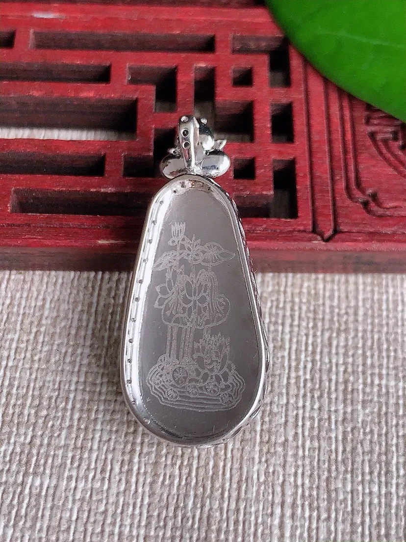 a货翡翠老坑冰种18K金镶嵌飘花四季豆福豆平安豆吊坠 尺寸50×43×17.5×6mm 重量8.22g 0604