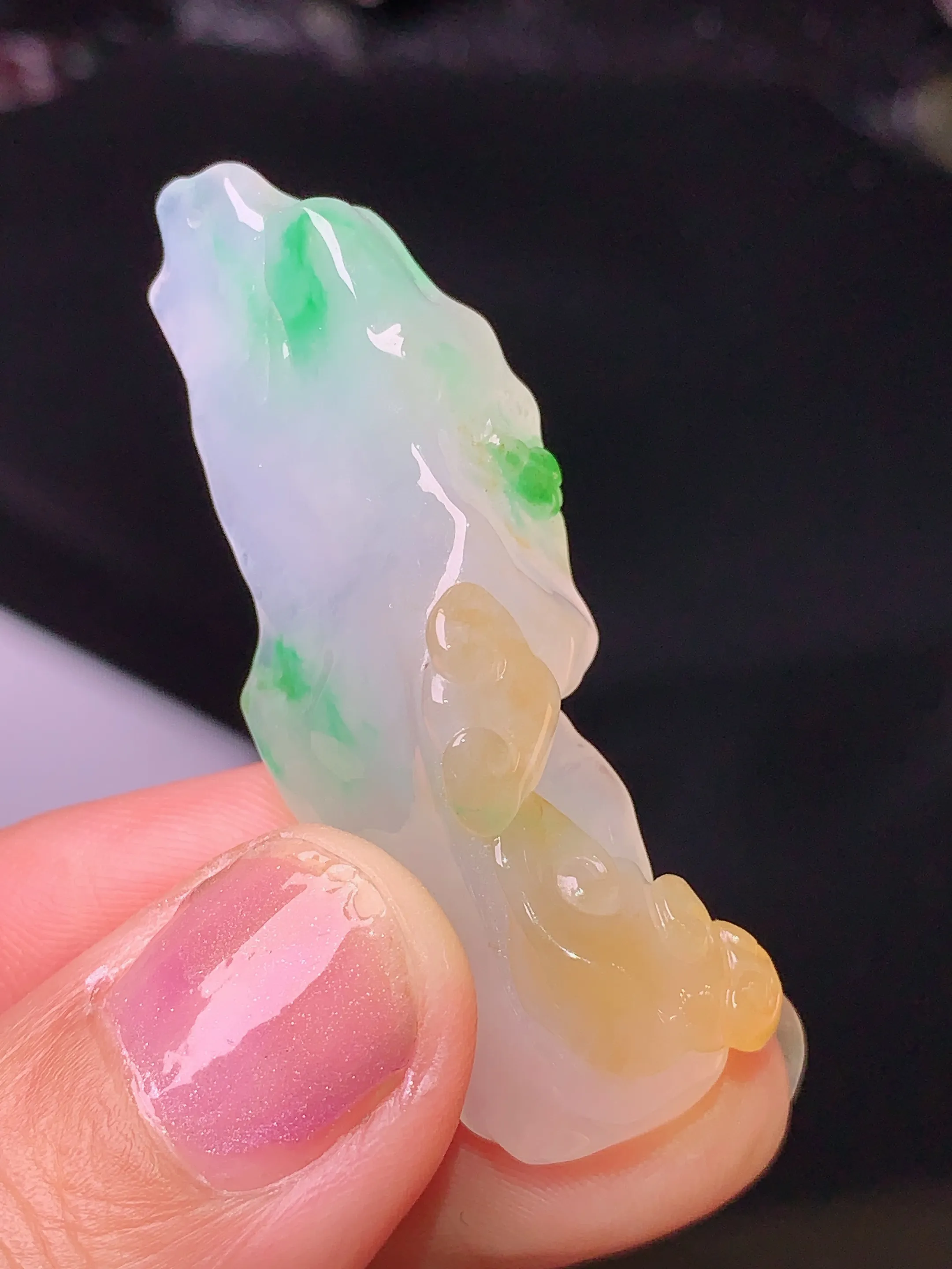 飘黄加绿如意花件吊坠 玉质细腻 色泽艳丽 整体尺寸44*12*14.6