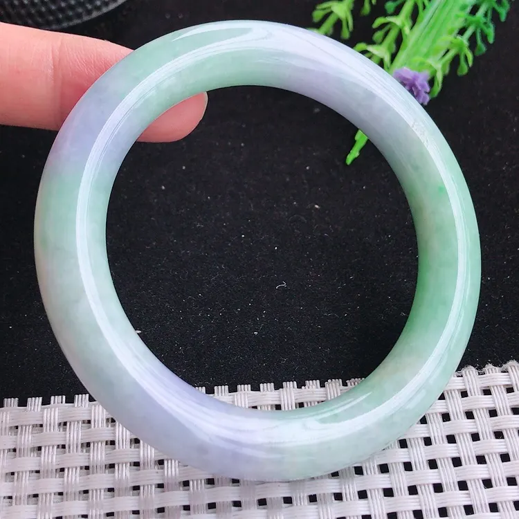 自然光56圈口老坑精美温润春带彩圆条手镯翡翠玉镯尺寸56/10.5/10.7